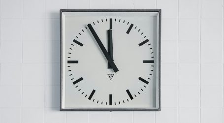white round analog wall clock at 10 00