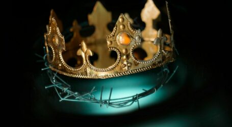 a gold and silver mask